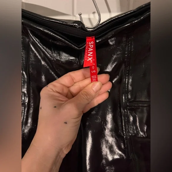 SPANX faux patent leather leggings, black, size L - Picture 6 of 9